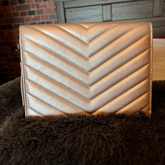 Neiman Marcus Handbags - Neiman Marcus Blush Metallic Chevron Clutch